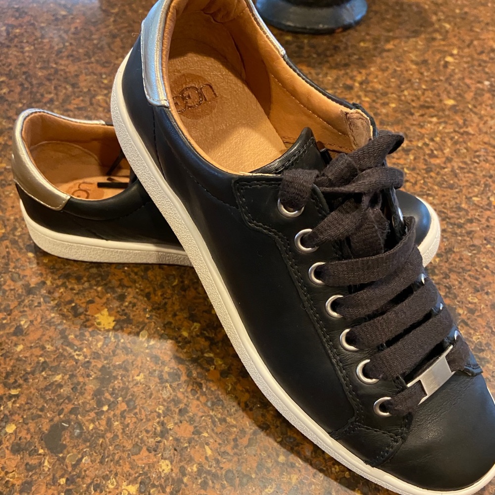 NIB - UGG Women’s Milo Sneakers Size 7.